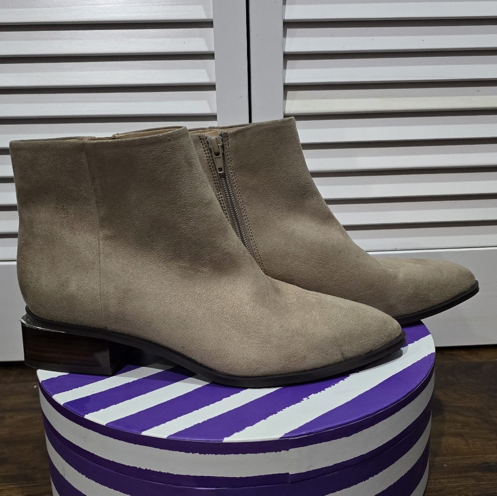 New WOT Alfani AMYY Women's Tan Suede Ankle Boots, 9M